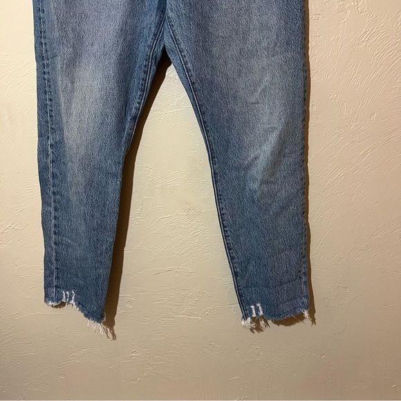 Levi’s Wedgie Icon Shut Up High Rise Raw Hem Tapered Leg Ankle Jeans Size 30 - Picture 4 of 7